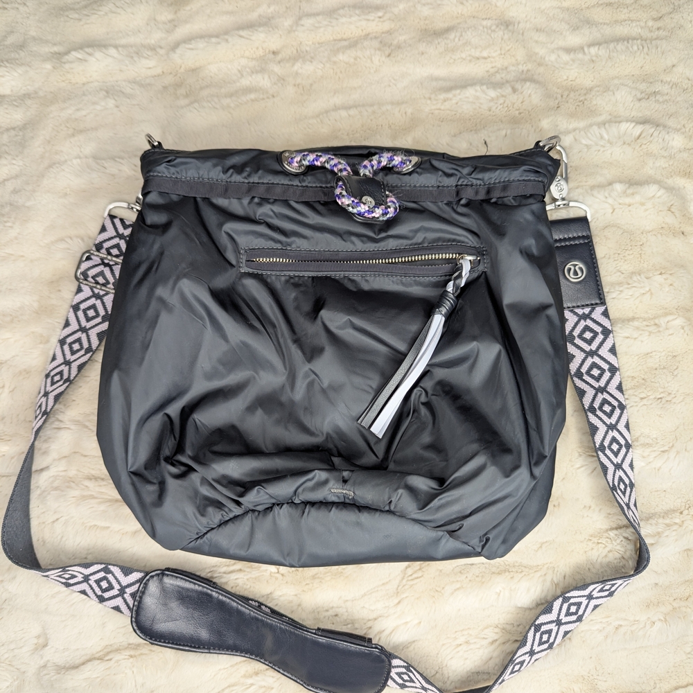 LULULEMON SPORTS BUCKET BAG